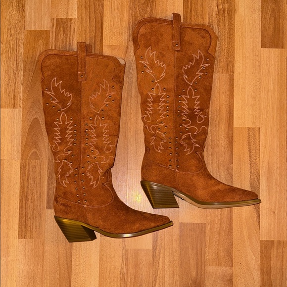 Azalea Wang Embroidered Tan Heeled Cowgirl Boots - Picture 2 of 10